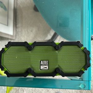 BLUETOOTH SPEAKER